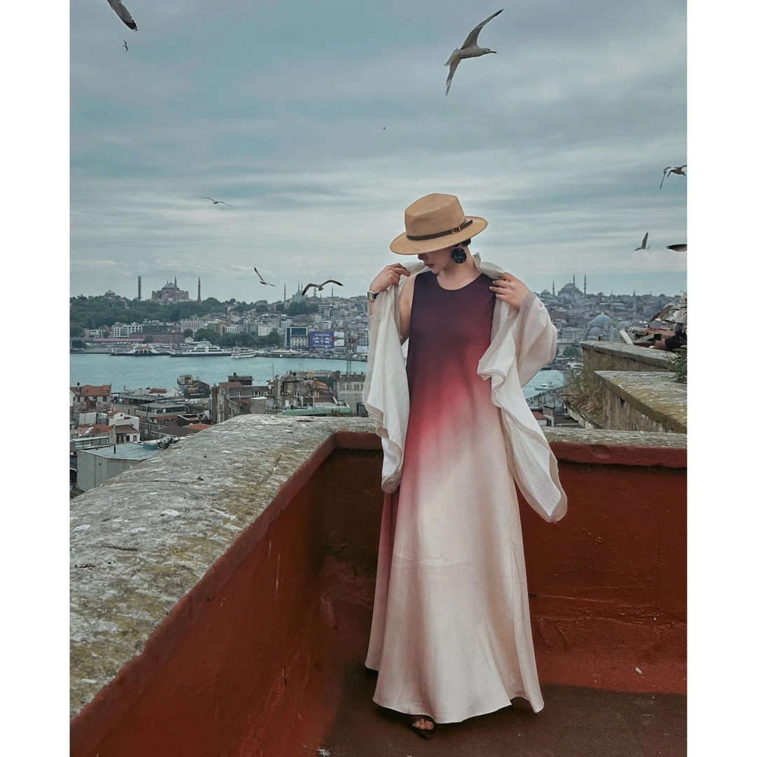 【天边人】醋酸喷印渐变大摆极简夏季长裙 度假艺术浪漫唯美连衣裙