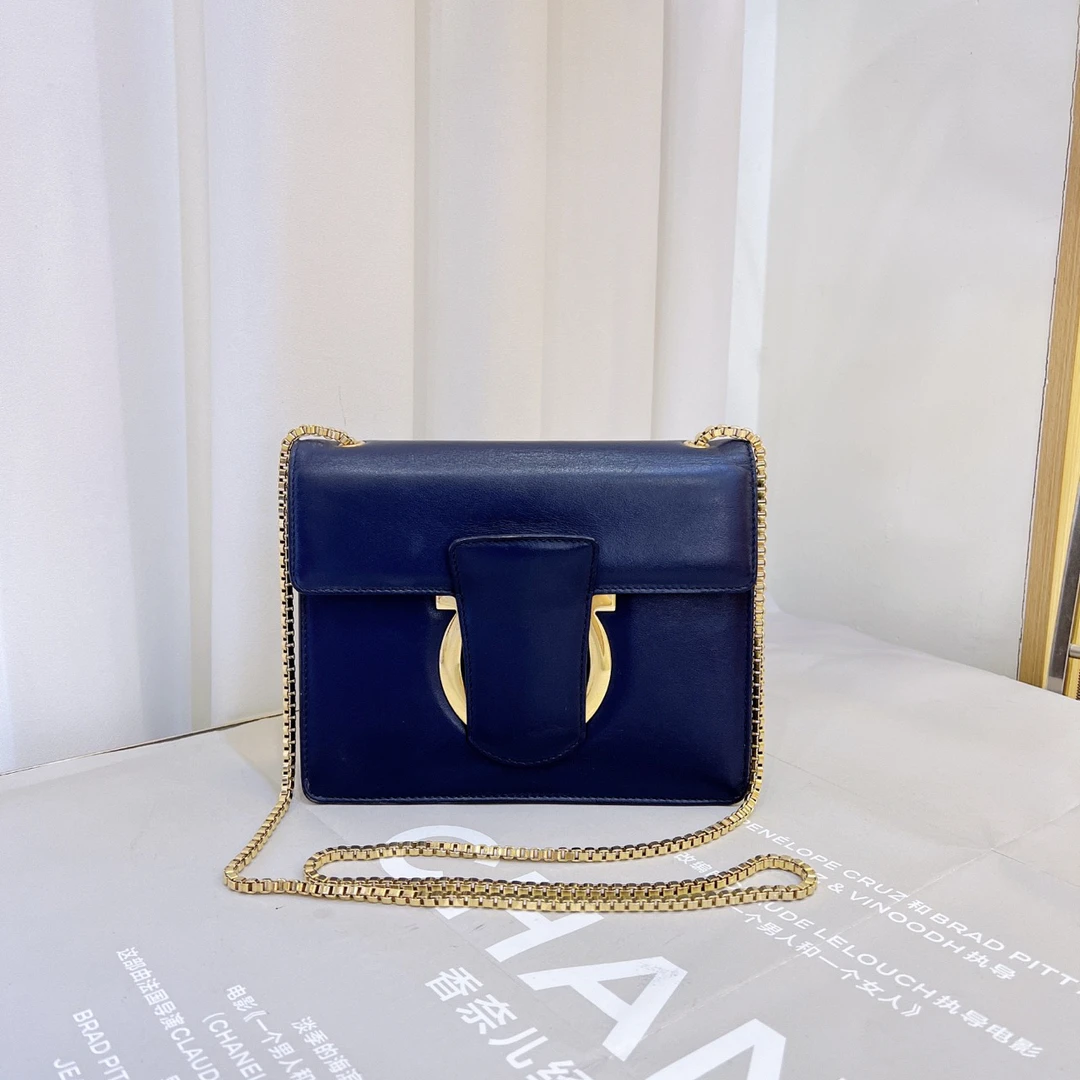 95新 FERRAGAMO/菲拉格慕 THALIA蓝色马蹄扣 单肩斜挎链条包