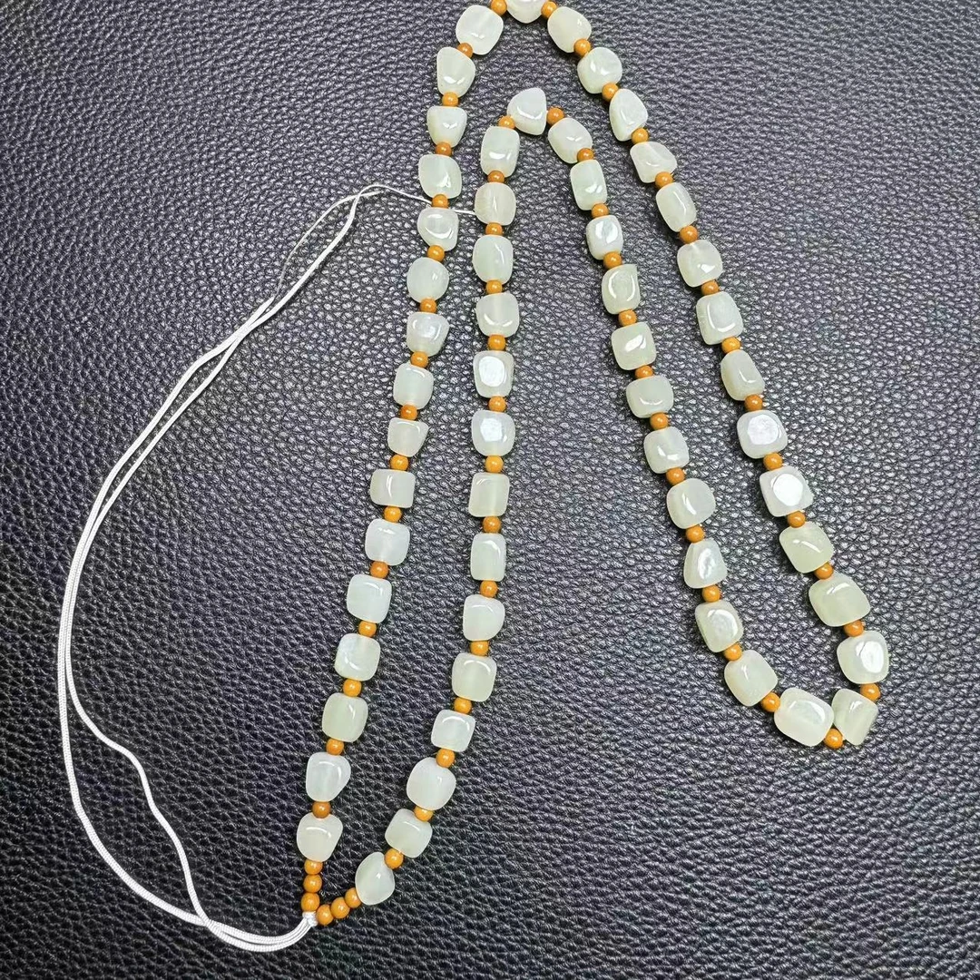 天然新疆和田玉暖白玉小珠卡6左右（多样性发货）颈饰一条