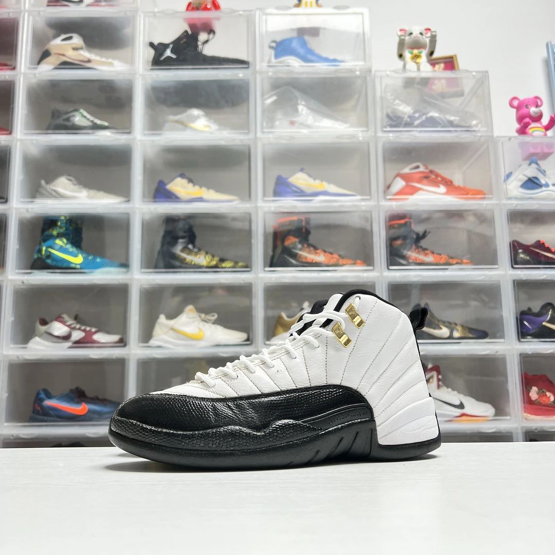 42.5码 aj12 黑白 金扣 9新 公价4999 复古 篮球鞋 中古潮鞋
