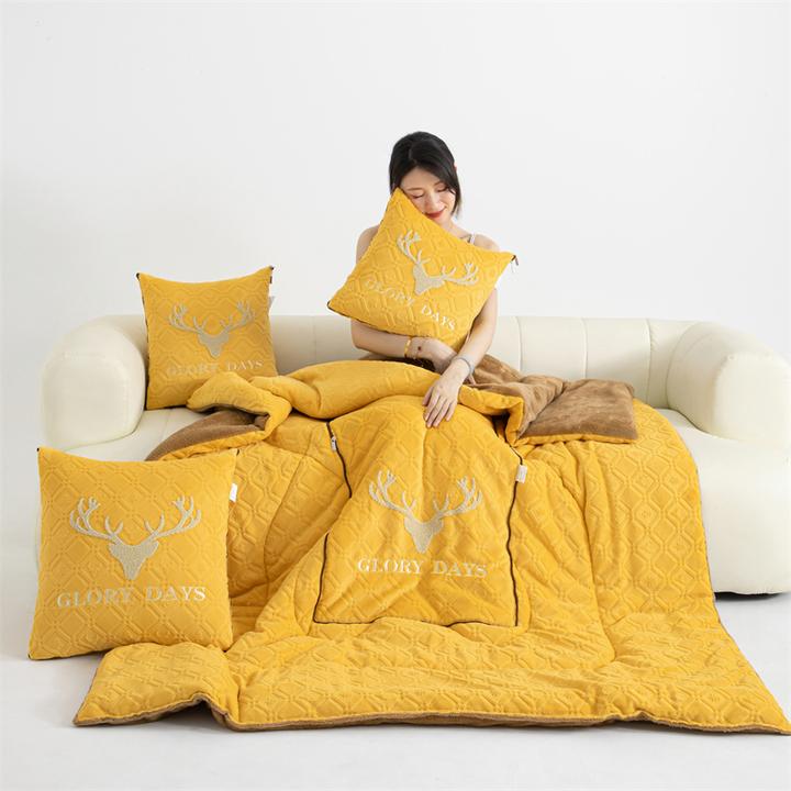 加厚雕花牛奶绒抱枕被两用保暖午睡枕头车载折叠办公室靠枕二合一