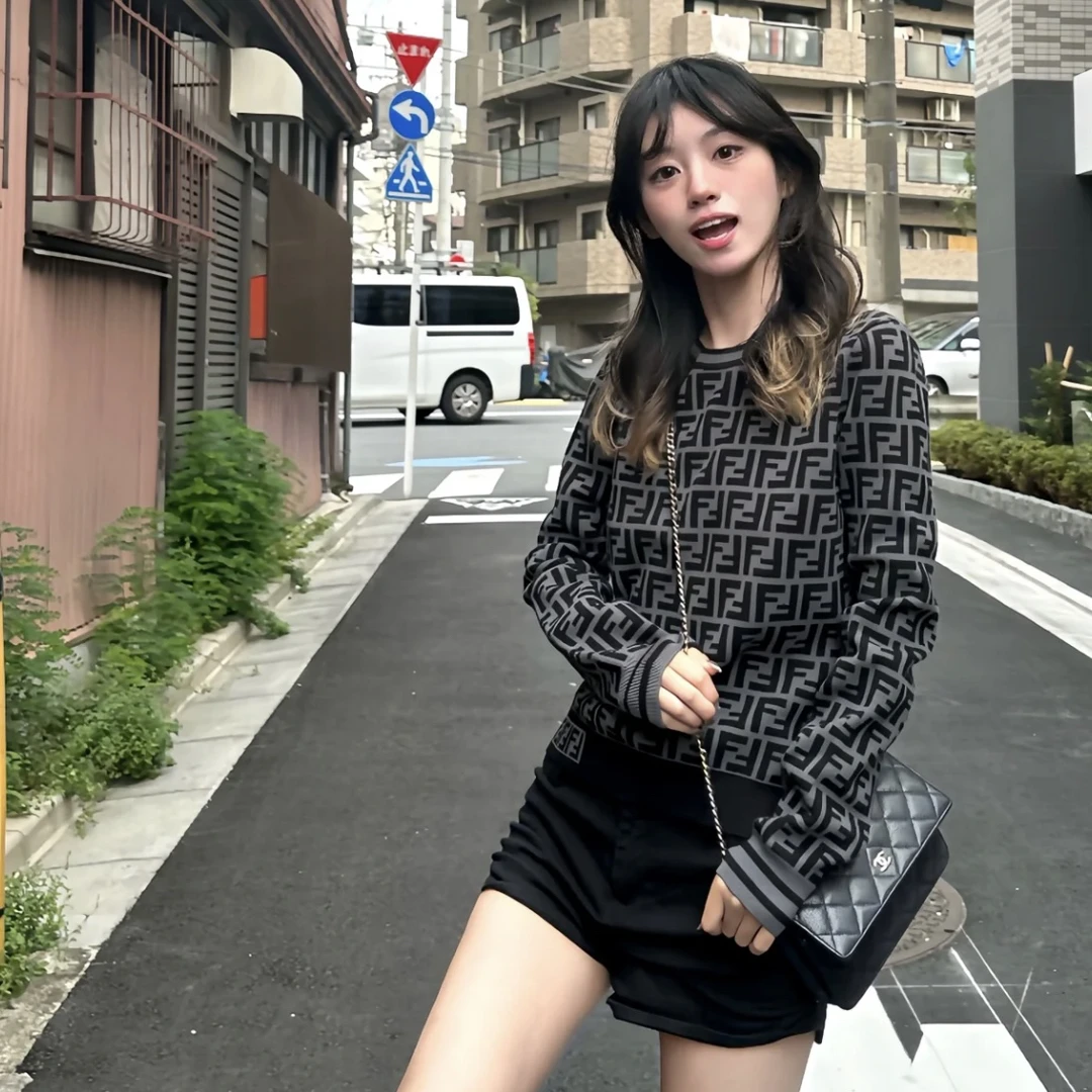 芬迪 Fendi lt028 99新 满花老印logo毛衣卫衣 40码 公价1.1W