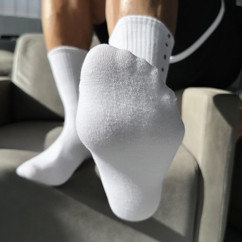 辉先生夏季男士纯色中筒袜透气吸汗潮流跑步训练中长袜运动篮球袜