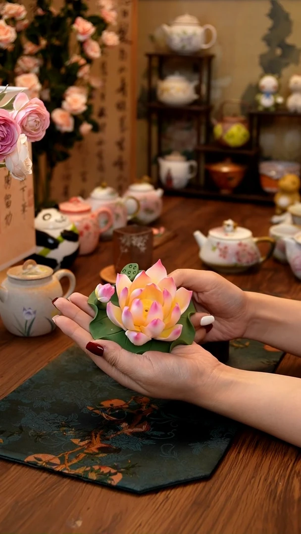 【闪购商品】瓷器荷花摆件香插