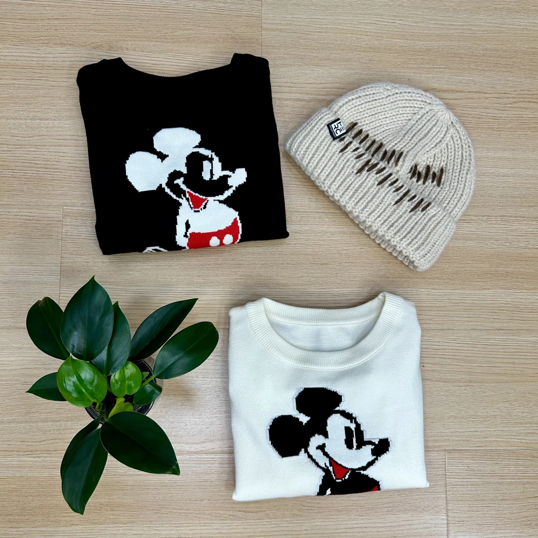 秋冬时尚休闲长袖白色针织圆领卡通套头毛衣（2012）