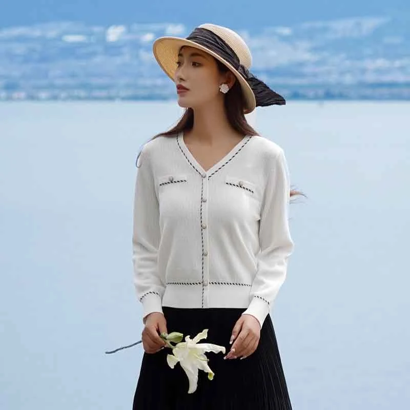 宝迪莱丝春装2025莱赛尔天丝针织衫女V领小香风长袖毛衫气质上衣