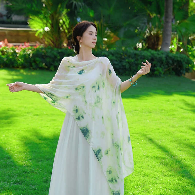 宫佩【COCOa小苏】夏季春秋渐变色披肩女旅游拍照田园沙滩巾扎染