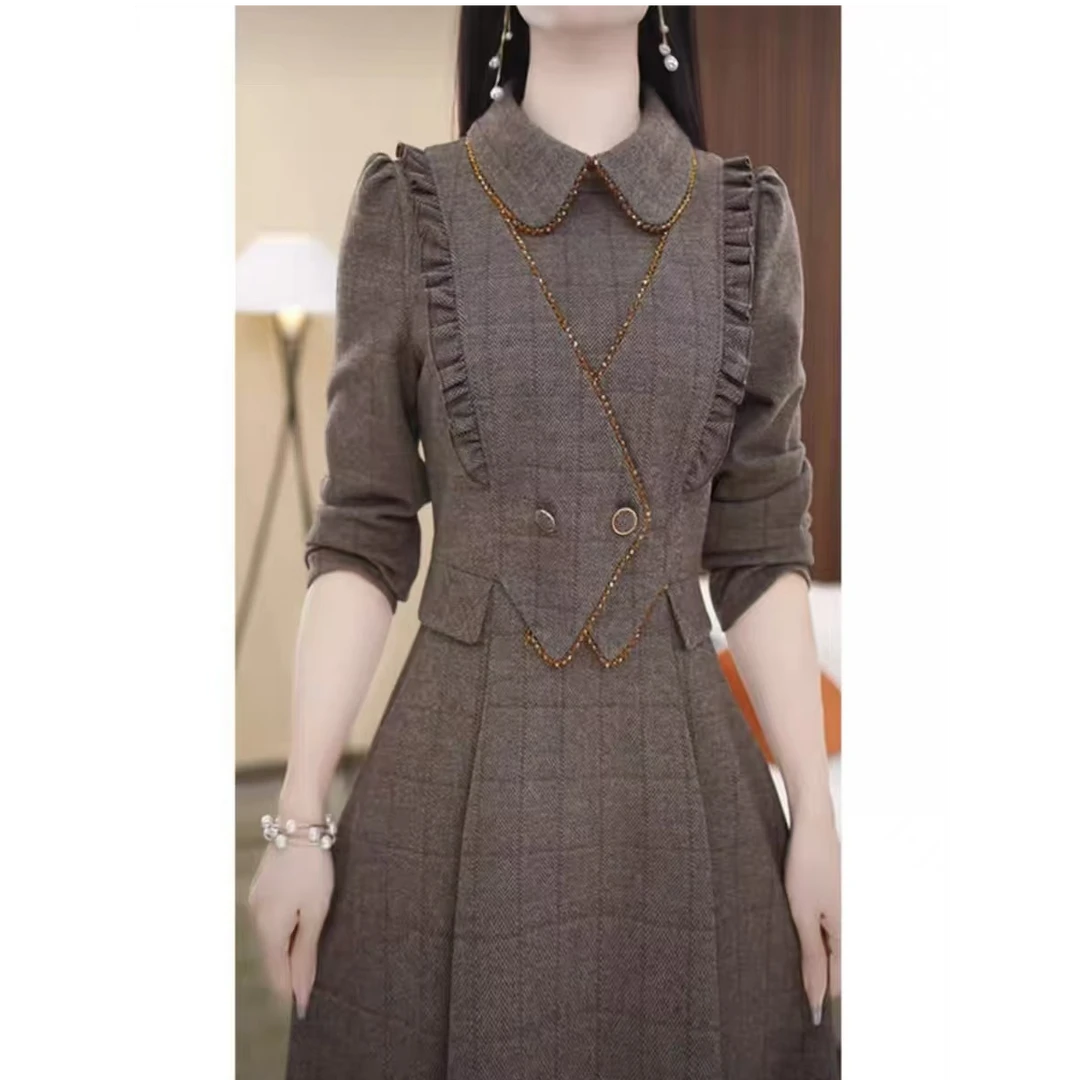 梦想服饰卡其色2024年新款秋冬季高档上档次连衣裙8108