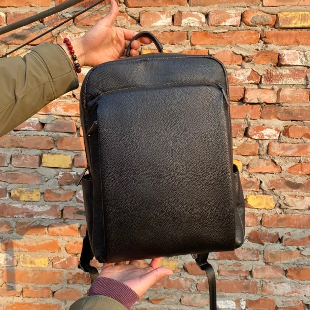 男士双肩商务电脑包