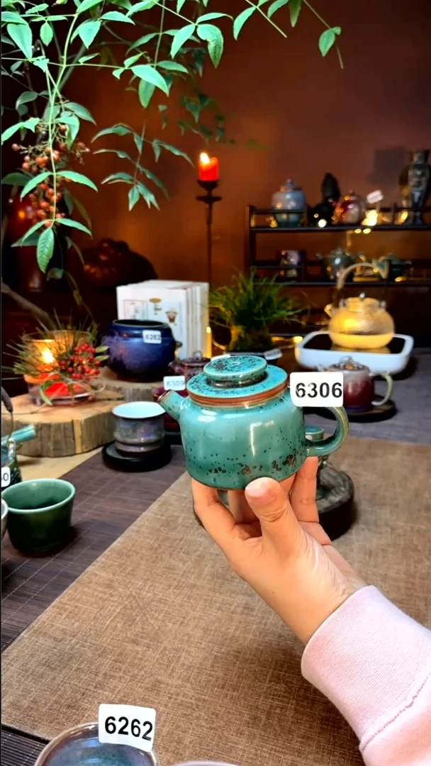 【闪购商品】钧瓷松石绿釉鼓钉壶6306