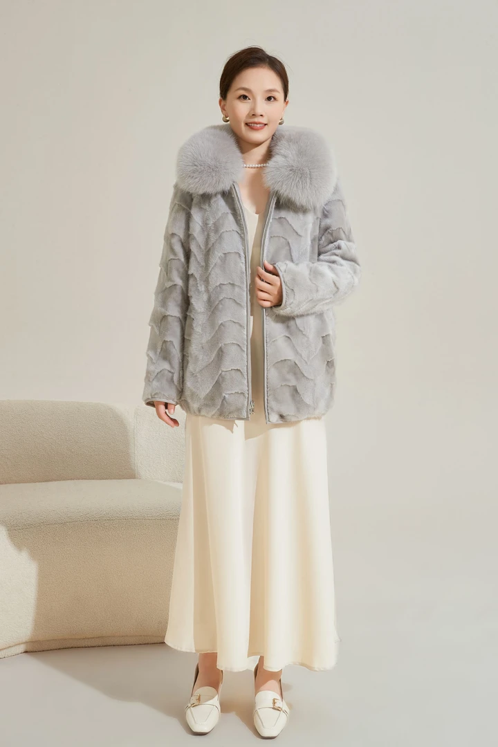 品千姿 双面穿水貂貂皮外套 短款茧型宽松方领设计 两面穿2428