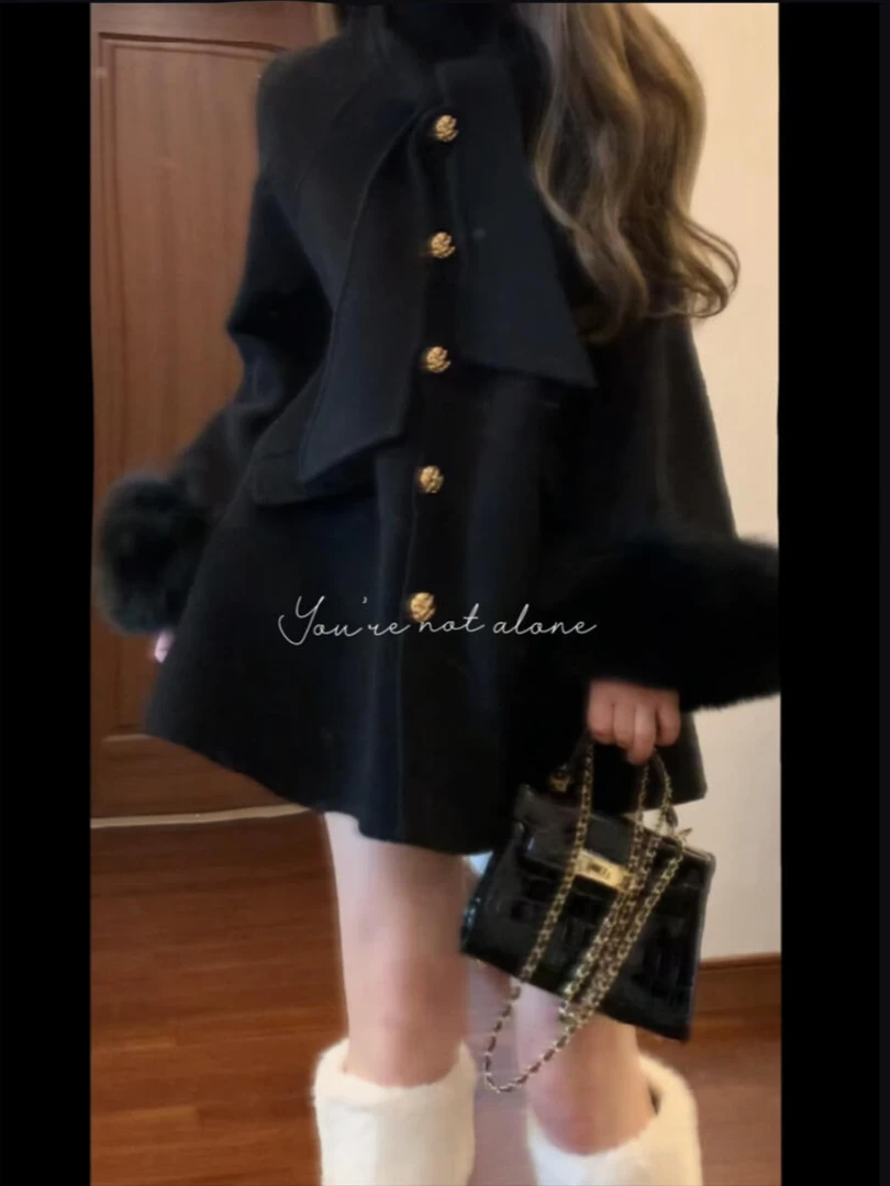 2024秋冬新款黑色短款毛呢外套设计高级感小众斗篷毛呢大衣外套女