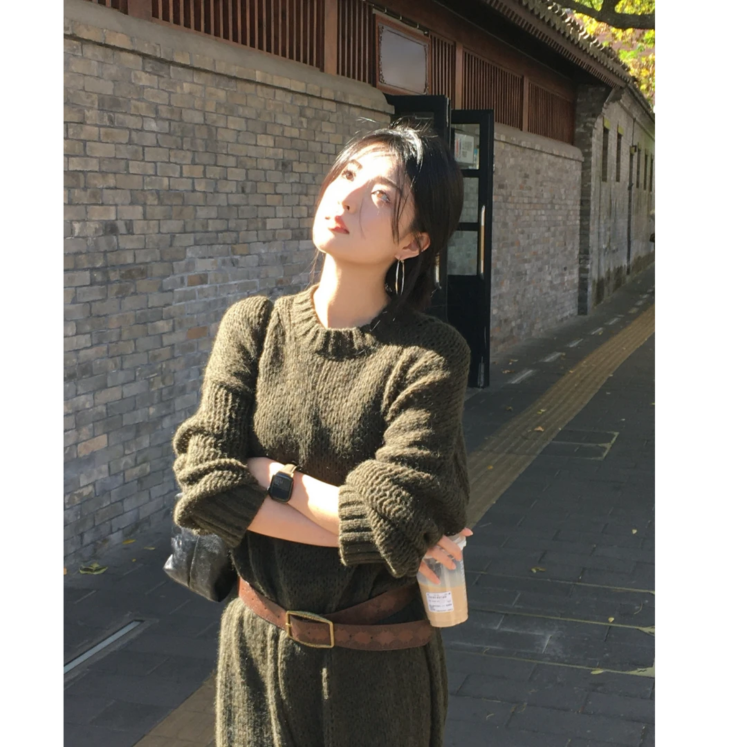 2024秋冬新款富家千金高级感穿搭高级感绿色圆领针织显瘦连衣裙女