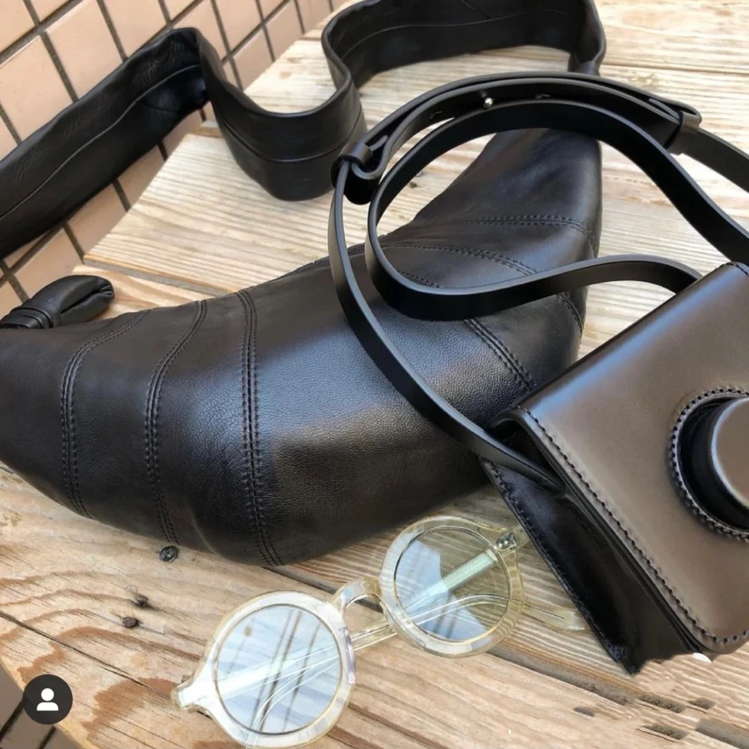 【MIA】法式头层牛皮牛角包胸包时尚百搭法棍包真皮休闲慵懒牛皮包