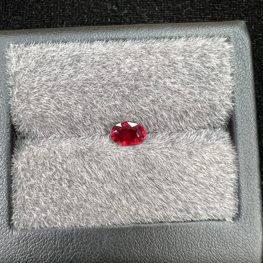 1.09CT 无烧鸽血红宝石 GRS大证 正鸽血色全净玻璃体