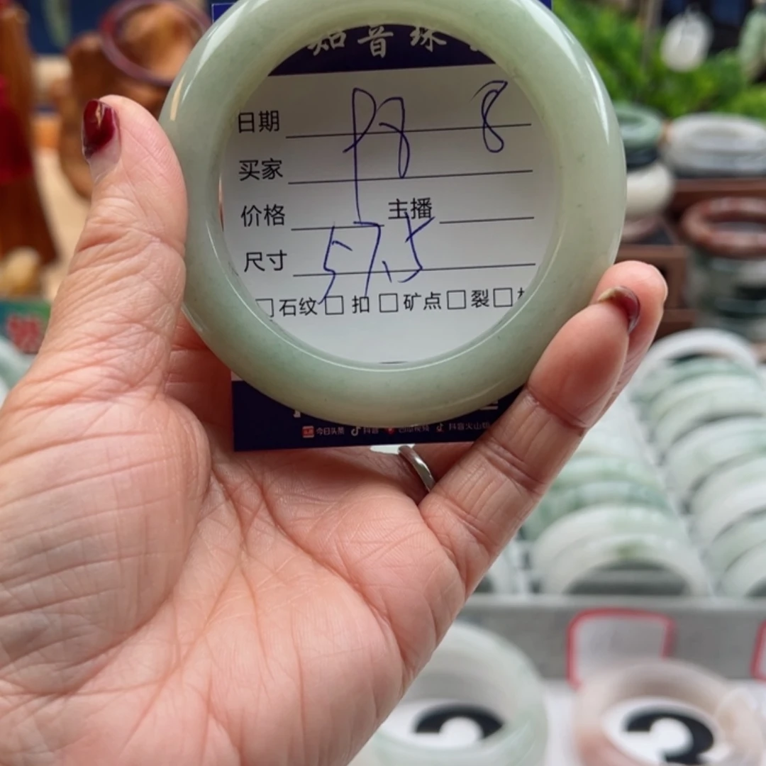【闪购商品】石英质玉手镯未镶嵌月***时