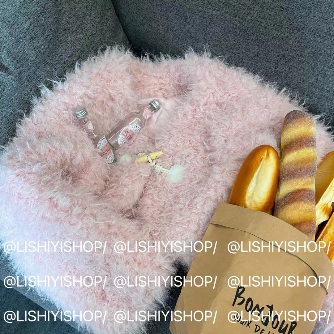 【羊羔绒绒】V领一粒牛角扣毛毛短款外套  7853