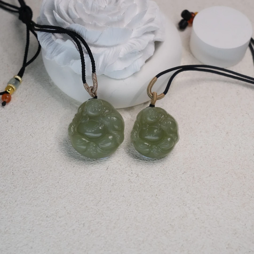【菲菲】和田玉佛公吊坠多样性发其一