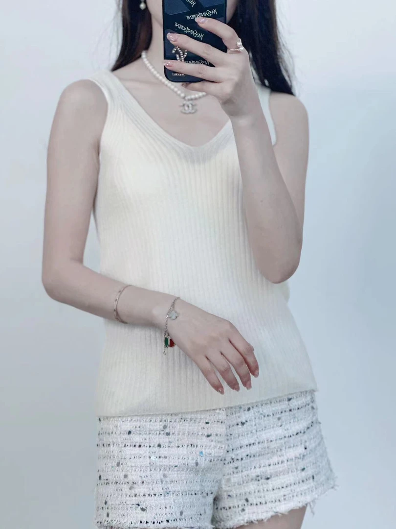 【100山羊绒】V领秋冬时尚女款羊绒背心23123