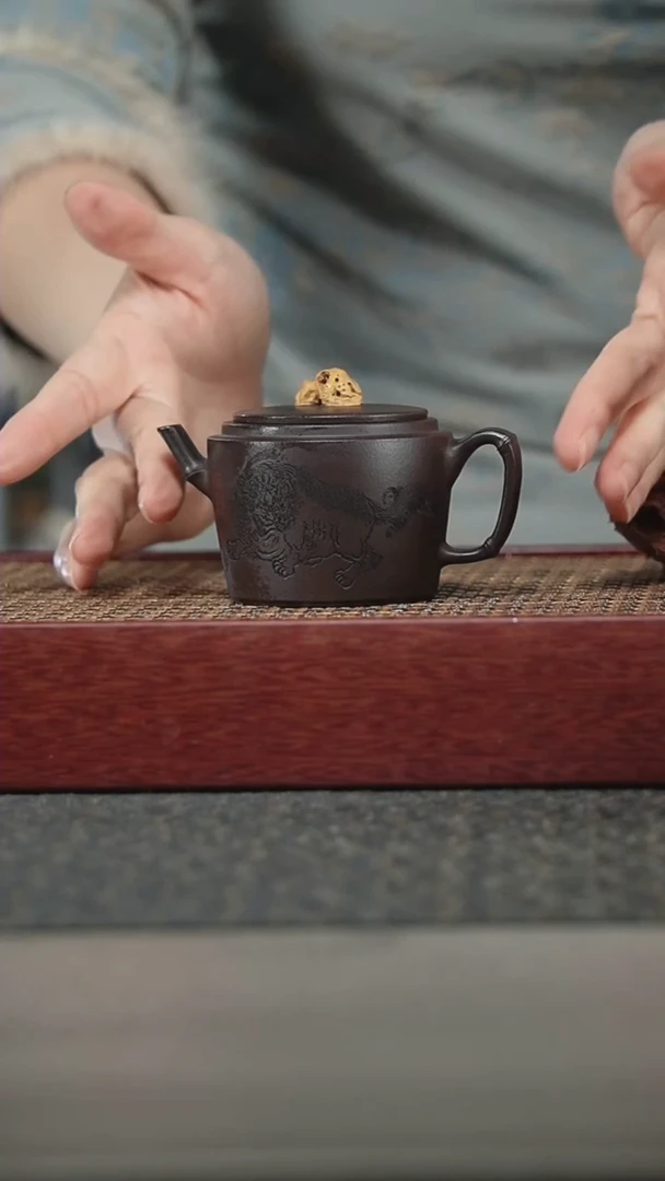 【闪购商品】紫砂茶壶茄皮紫泥太湖石祥瑞140CC