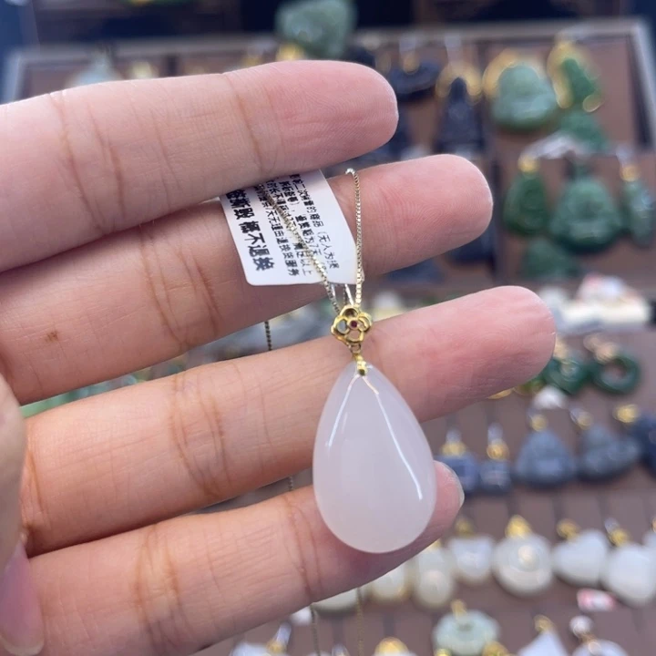 和田玉吊坠18K金镶嵌