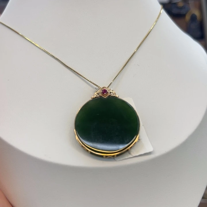 和田玉吊坠18K金镶嵌