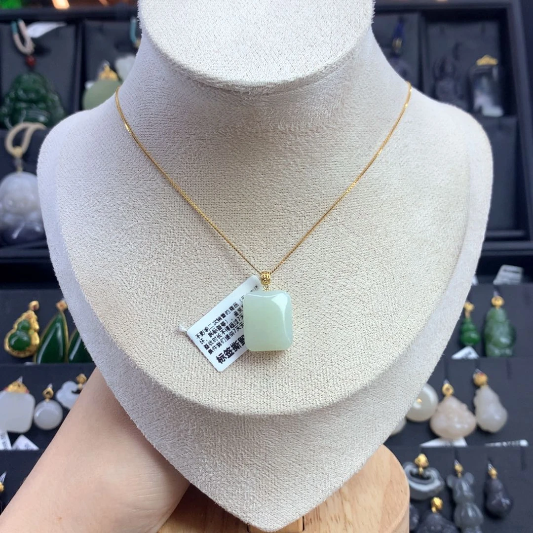 和田玉吊坠18K金镶嵌