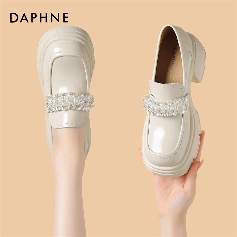 达芙妮白色高跟乐福鞋女鞋2025新款小个子增高6.7cm英伦小皮鞋女