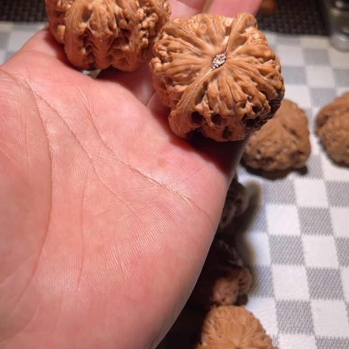 文玩核桃吊坠灰****菜46粗筋