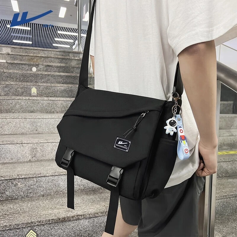 回力斜挎包男士休闲工装单肩包大容量潮牌邮差包通勤百搭小背包女