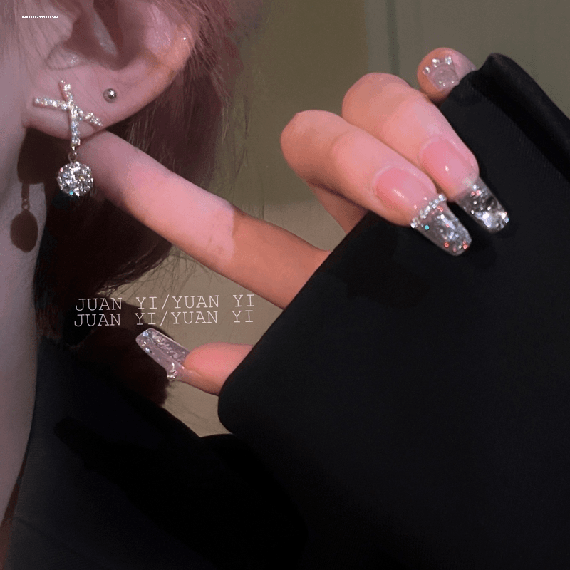 轻奢百搭潮女个性交叉水钻耳钉夏季精致小众显白时尚个性新款简约