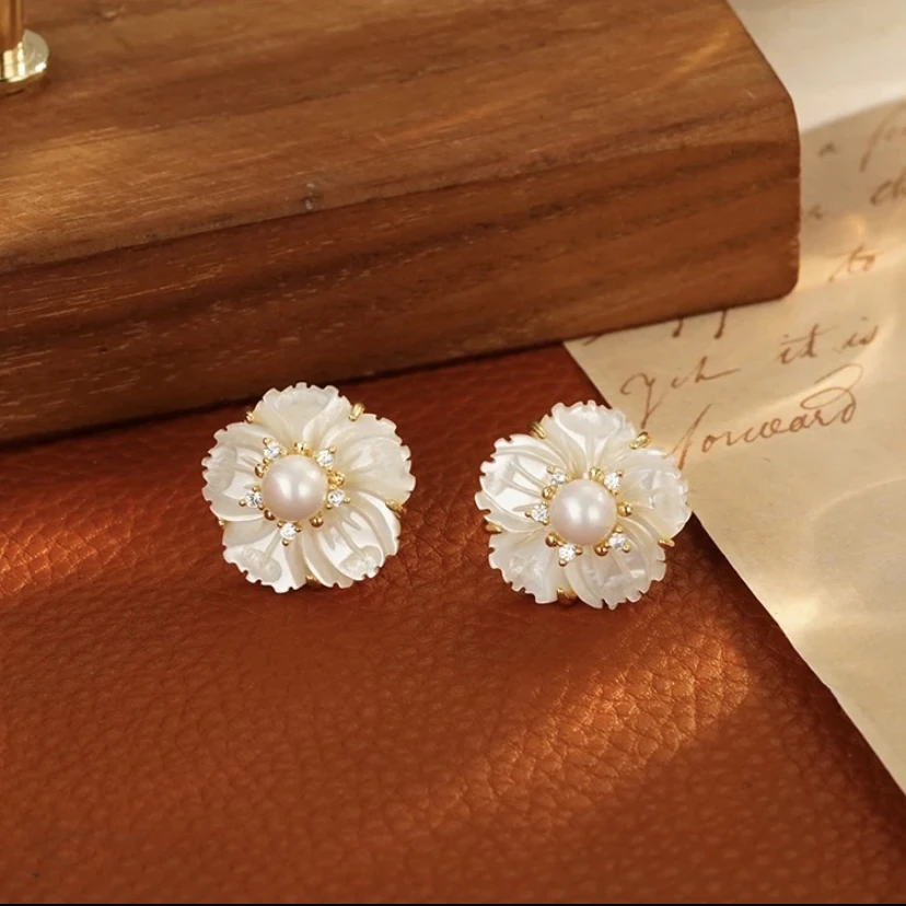 铜合金合成锆石耳饰 5767 时尚轻奢百搭清新小仙女白色小花朵耳钉