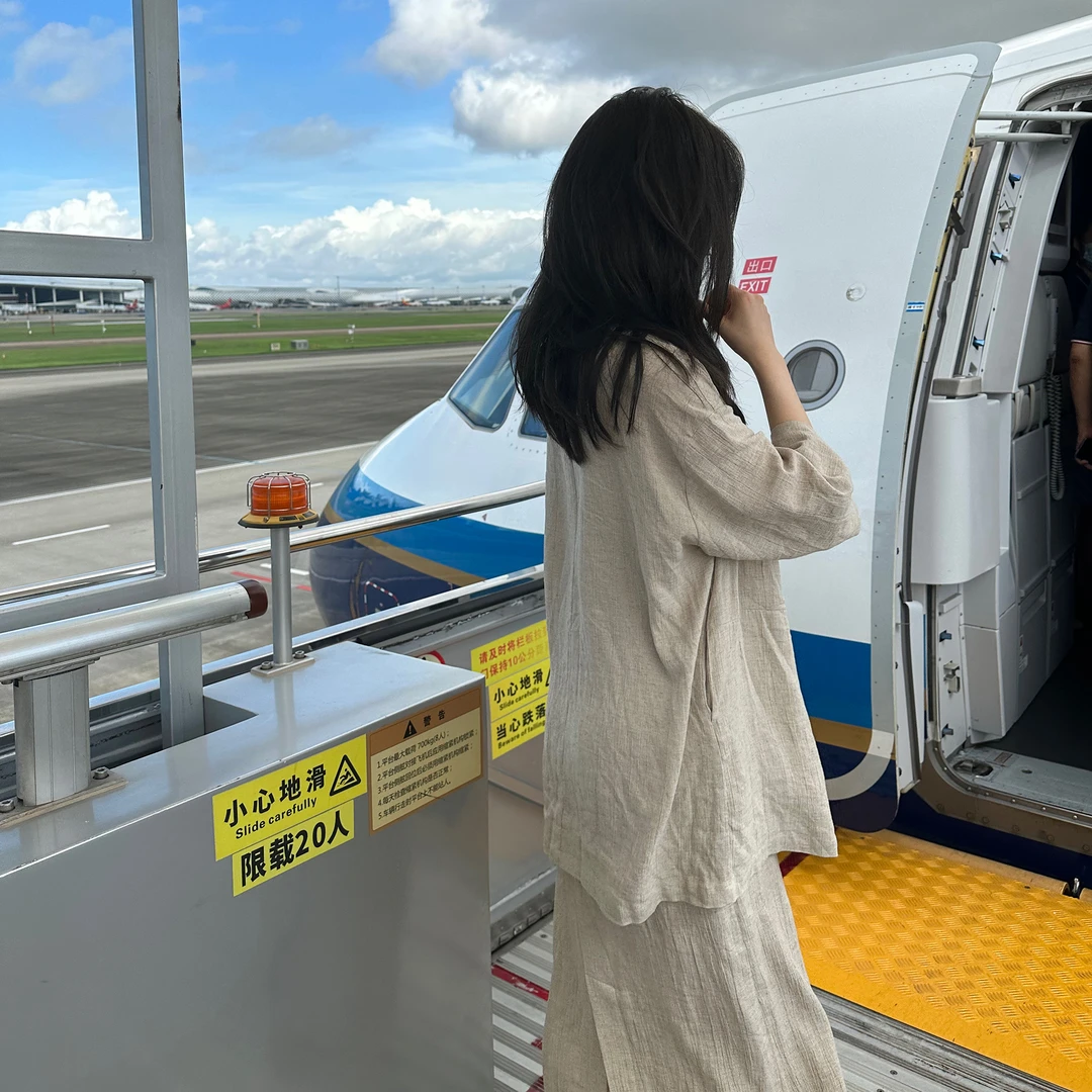 ROMI STUDIO“内外兼备” 棉麻基础百搭肌理感宽松v领中袖衬衣T3991