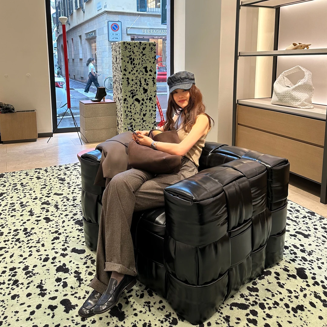 ROMI STUDIO“quiet luxury”羊毛混纺高腰直筒抽绳格纹裤23AWK192