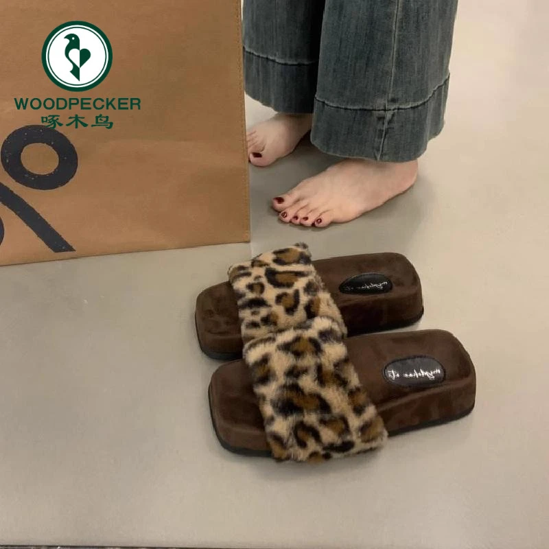 啄木鸟松糕厚底豹纹一字毛毛拖鞋女秋冬外穿2024年新款毛绒勃肯鞋