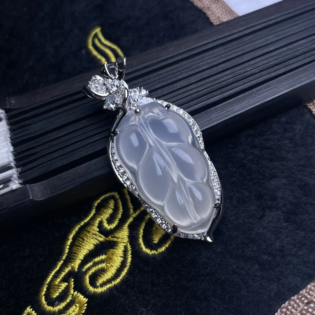 高冰玛瑙豪镶气质款树叶吊坠*尺寸约50*22*7.5mm