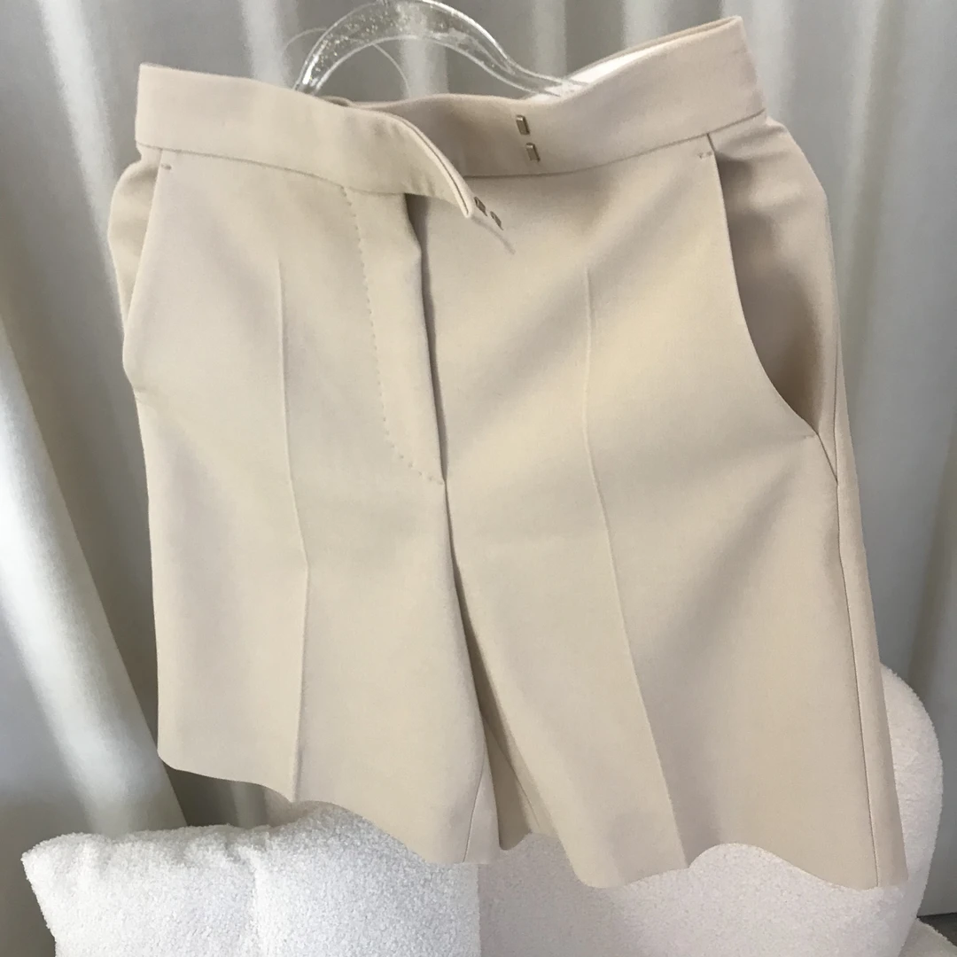 MaxMara 浅驼色短裤 特价福利!