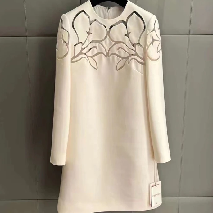 Valentino 白色花卉镂空连衣裙 【专柜4w】