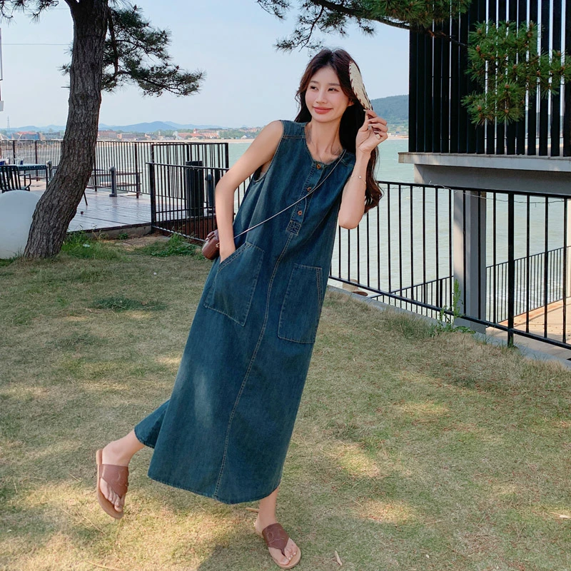 韩版牛仔无袖背心连衣裙女2024夏新款今年流行复古休闲慵懒风长裙