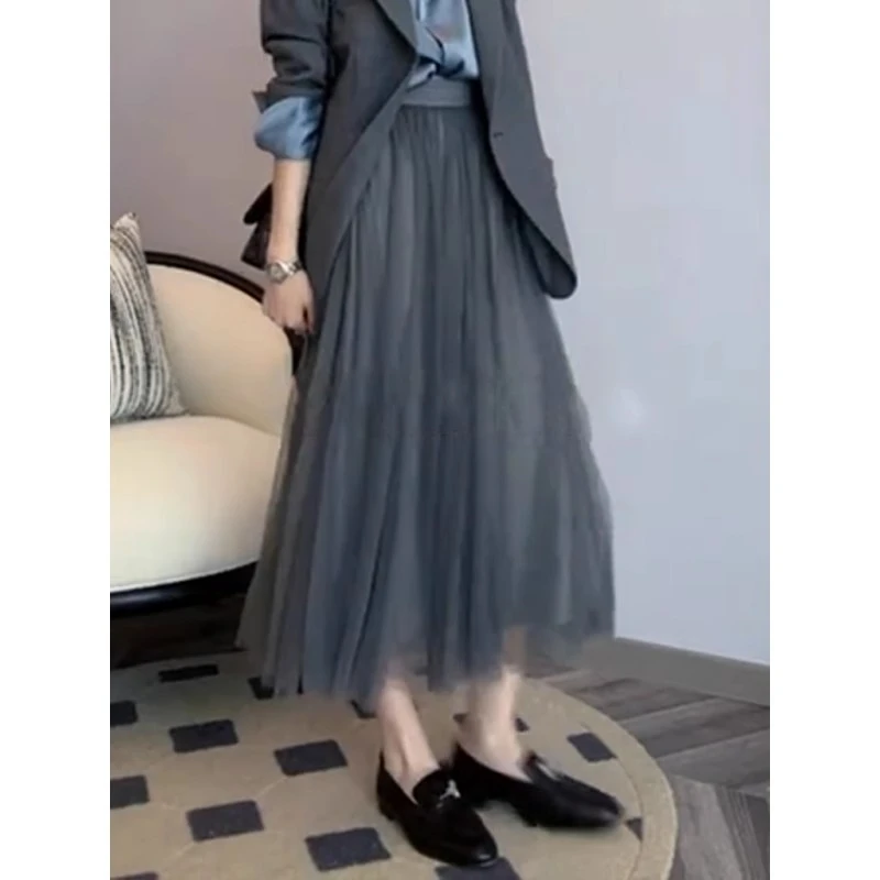 轻熟风灰色显瘦半身裙女2024早秋新款休闲百搭中长款网纱高腰裙子