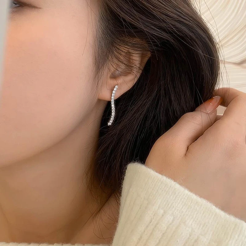 水钻曲线网红长耳环个性小众设计感轻奢气质女神耳钉2024年新款女