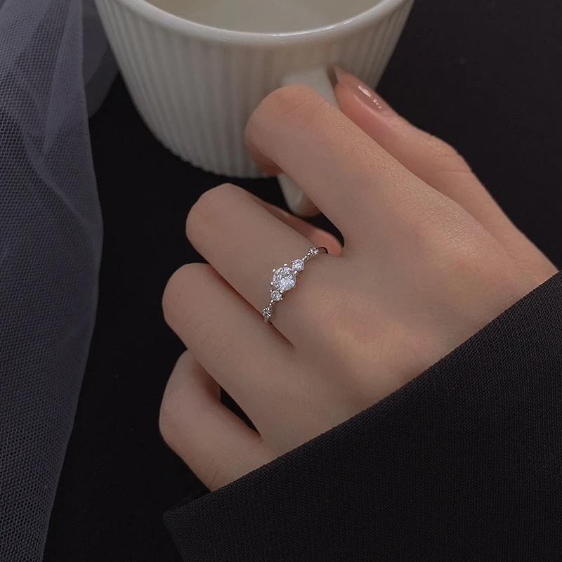 小众设计高级感简约饰品戒轻奢七夕礼物送女友求婚2024网红新款潮