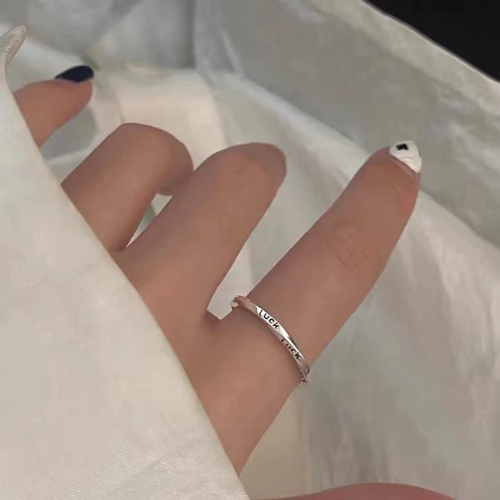 字母luck莫比乌斯可调节戒指女小众ins冷淡风扭曲指环戒2024新款