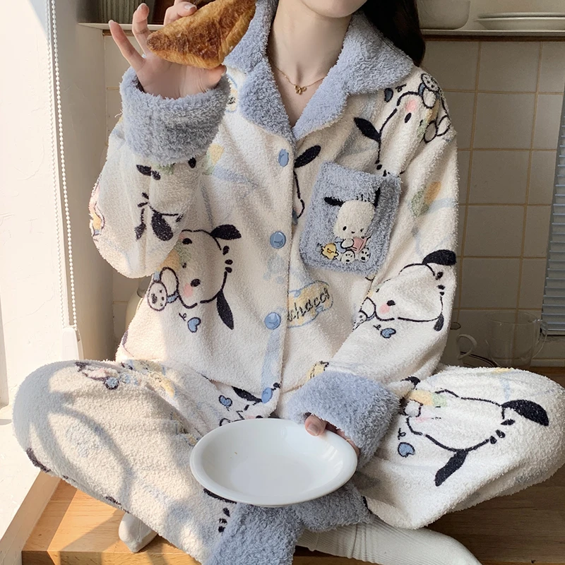 睡衣女士新款珊瑚绒冬季保暖加厚卡通长袖翻领半边绒家居服可外穿