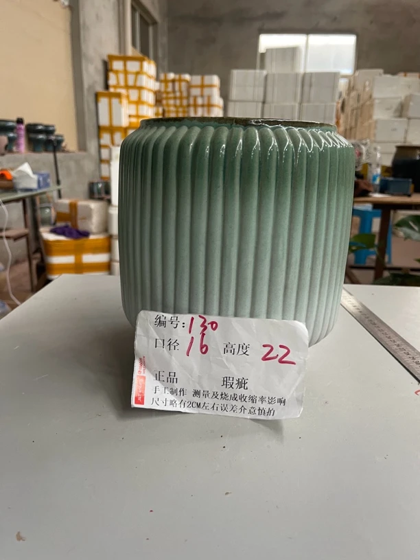 130紫砂粗陶花盆口16高22左右有孔