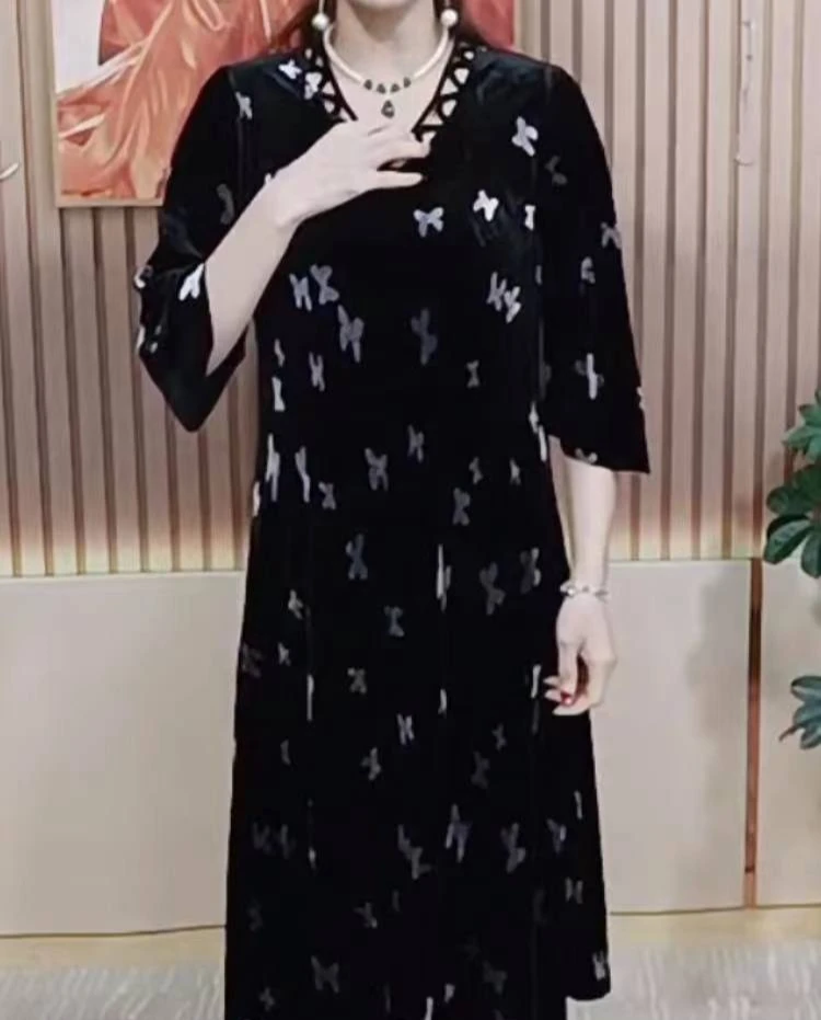 小蝴蝶鸡心花兰领修身显瘦妈妈装连衣裙女装洋气气质荷叶边喇叭袖