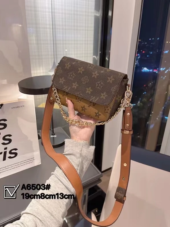 JV/优草坊新款优草坊女包【小方包】百搭链条包手拿包单肩斜挎小包