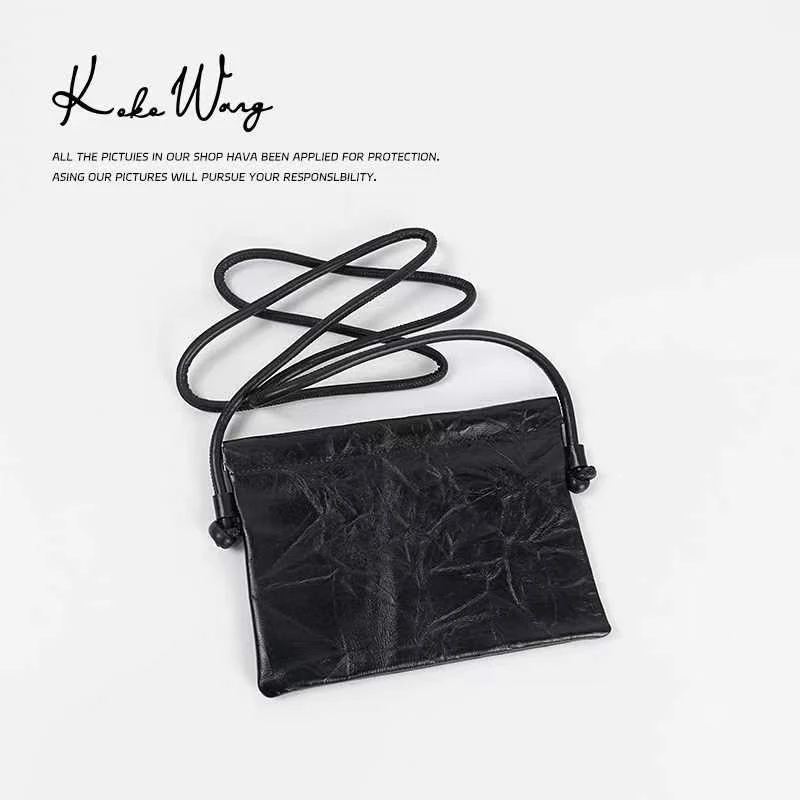 KOKOWANG 时尚褶皱抽绳简约迷你收纳斜挎包 200324F13S01