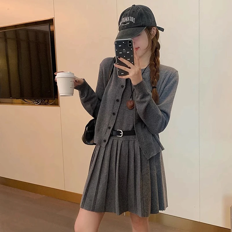 长袖早秋韩版洋气穿搭上衣软糯百搭圆领毛衣开衫秋冬背心裙两件套