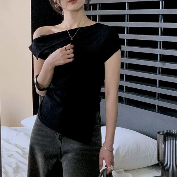 纯欲一字肩独特别致高级感女装时髦洋气上衣斜领开叉不规则针织衫